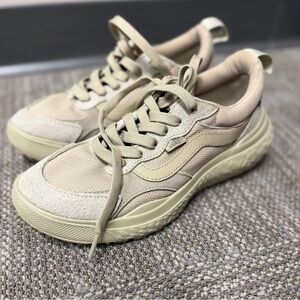 Vans MTE UltraRange Neo VR3 Shoe
color: Mono Sage W8.5 M7
